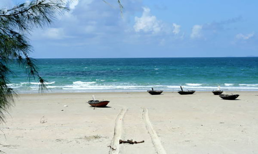 Bãi biển Hồng Vàn